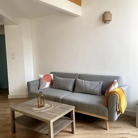 Cozy Mezzanine Hideaway Nimes